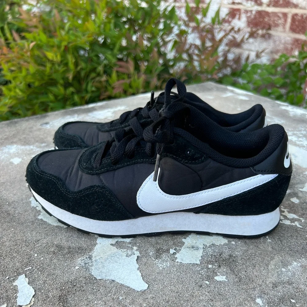 Nike MD Valiant GS Black Lace Up Low Top Sneaker Casual Shoes Size 4.5Y Boys